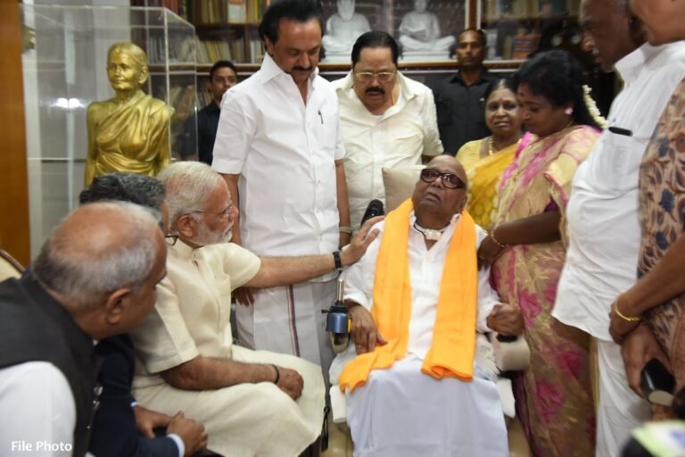 PM Modi Pays Tribute to Karunanidhi