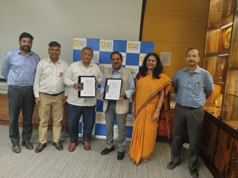 The Memorandum of Agreement formalizing this noble endeavour was signed between Taruna Gupta, Executive Director, CSR at REC Limited, and Shri Vivek Gaur, Trustee of Sathya Sai Health and Education Trust