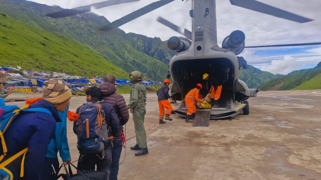 उत्तराखंड: केदार घाटी में एमआई 17 और चिनूक से भी एयर रेस्क्यू शुरू