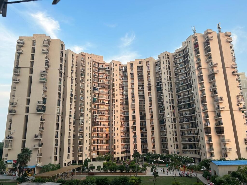 नोएडा में परिवार के साथ जिए खुशहाल ज़िंदगी, रहने के लिए यह है प्रमुख पॉश इलाके नोएडा में परिवार के साथ जिए खुशहाल ज़िंदगी, रहने के लिए यह है प्रमुख पॉश इलाके