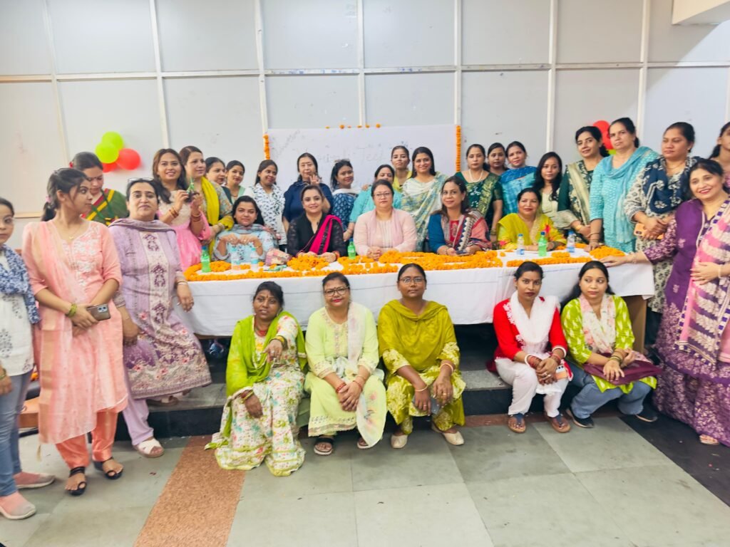 यूआरएमयू की महिला विंग ने नई दिल्ली रेलवे स्टेशन पर धूमधाम से मनाया हरियाली तीज उत्सव यूआरएमयू की महिला विंग ने नई दिल्ली रेलवे स्टेशन पर धूमधाम से मनाया हरियाली तीज उत्सव