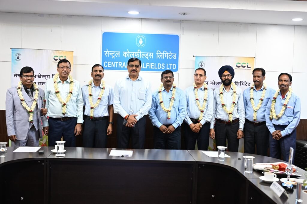 सम्मान और गर्व के साथ सीसीएल ने दी अपने 84 कर्मयोगियों को विदाई सम्मान और गर्व के साथ सीसीएल ने दी अपने 84 कर्मयोगियों को विदाई