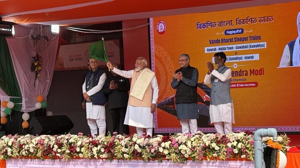 भारत ने अपनी पहली वंदे भारत स्लीपर एक्सप्रेस शुरू की, जिससे विश्वस्तरीय रेलवे मानक स्थापित हुए भारत ने अपनी पहली वंदे भारत स्लीपर एक्सप्रेस शुरू की, जिससे विश्वस्तरीय रेलवे मानक स्थापित हुए