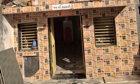 भद्रकाली मंदिर के शिलालेख सोमनाथ की ऐतिहासिक घटनाओं और इसके पुनरुद्धार में कुमारपाल की भूमिका का क्रम में विवरण वर्णन करते हैं भद्रकाली मंदिर के शिलालेख सोमनाथ की ऐतिहासिक घटनाओं और इसके पुनरुद्धार में कुमारपाल की भूमिका का क्रम में विवरण वर्णन करते हैं