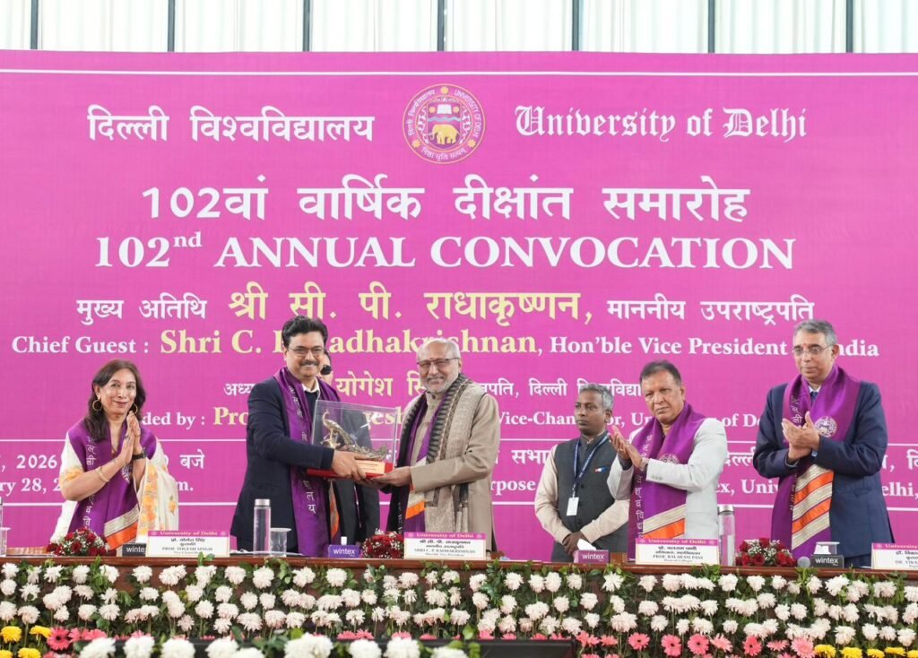 उपराष्ट्रपति ने दिल्ली विश्वविद्यालय के 102वें दीक्षांत समारोह में 1.2 लाख से अधिक विद्यार्थियों को उपाधियां प्रदान कीं उपराष्ट्रपति ने दिल्ली विश्वविद्यालय के 102वें दीक्षांत समारोह में 1.2 लाख से अधिक विद्यार्थियों को उपाधियां प्रदान कीं