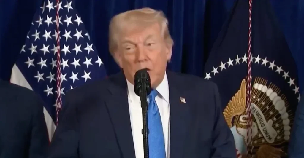 अमेरिका ने भारत से आयातित सोलर मॉड्यूल्स पर 125% शुल्क लगाया अमेरिका ने भारत से आयातित सोलर मॉड्यूल्स पर 125% शुल्क लगाया