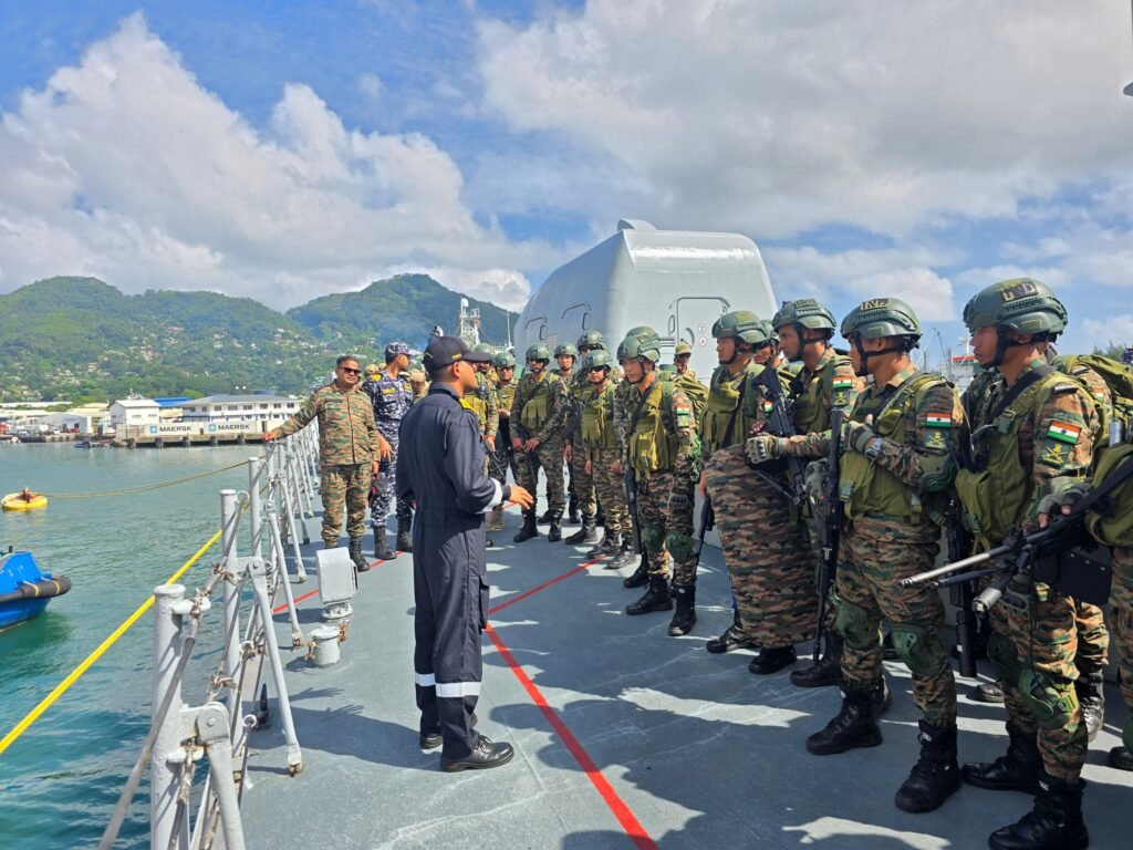 भारतीय नौसेना के जहाज त्रिखंड ने सेशेल्स के पोर्ट विक्टोरिया में अपना ठहराव पूरा किया भारतीय नौसेना के जहाज त्रिखंड ने सेशेल्स के पोर्ट विक्टोरिया में अपना ठहराव पूरा किया