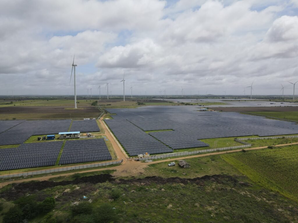 CleanMax भारत में Shell के एलएनजी टर्मिनल और टेक्नोलॉजी सेंटर को हाइब्रिड नवीकरणीय ऊर्जा की आपूर्ति करेगा