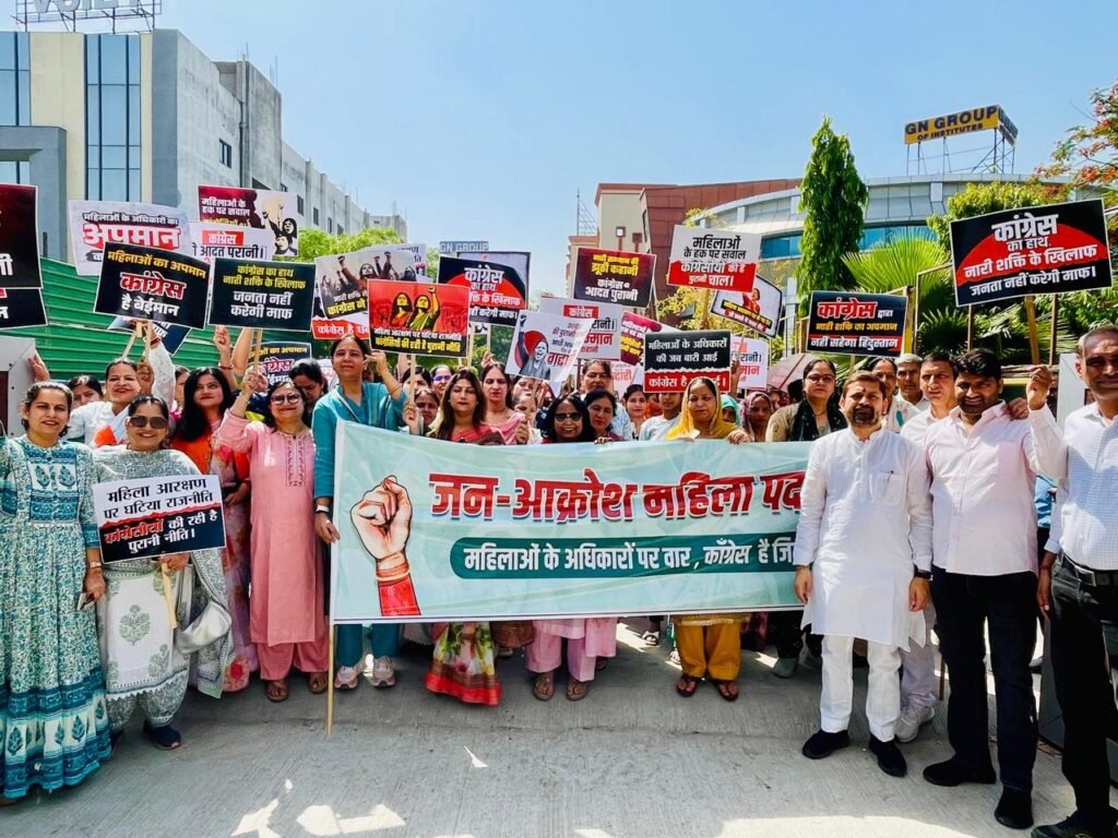 नारी शक्ति के समर्थन में उमड़ा जनसैलाब, ग्रेटर नोएडा में ऐतिहासिक पदयात्रा