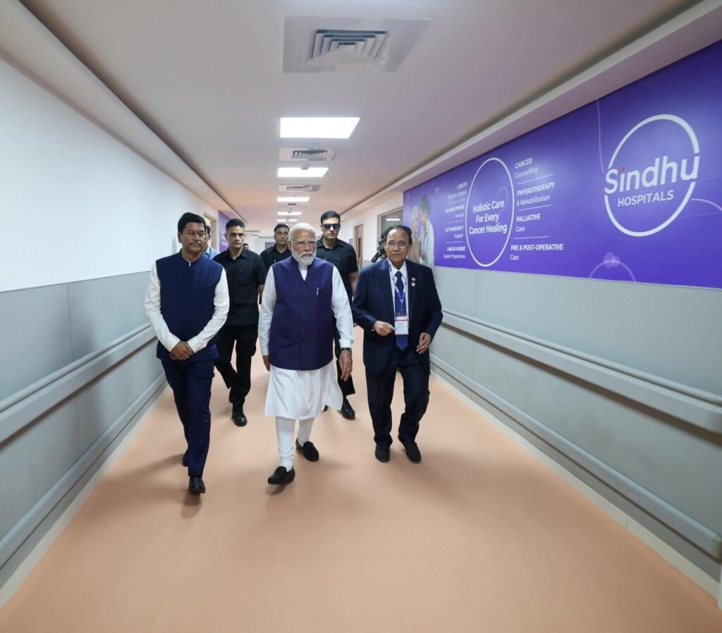 प्रधानमंत्री नरेन्द्र मोदी ने तेलंगाना के हैदराबाद में लगभग ₹9,400 करोड़ की कई विकास परियोजनाओं का शिलान्यास, उद्घाटन और लोकार्पण किया