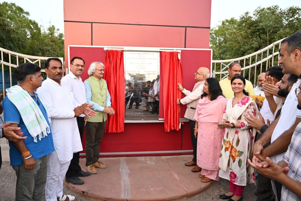 CUH कुलपति प्रो. टंकेशवर कुमार ने विश्वविद्यालय के गेट-1 के सौंदर्यीकरण कार्य का किया उद्घाटन