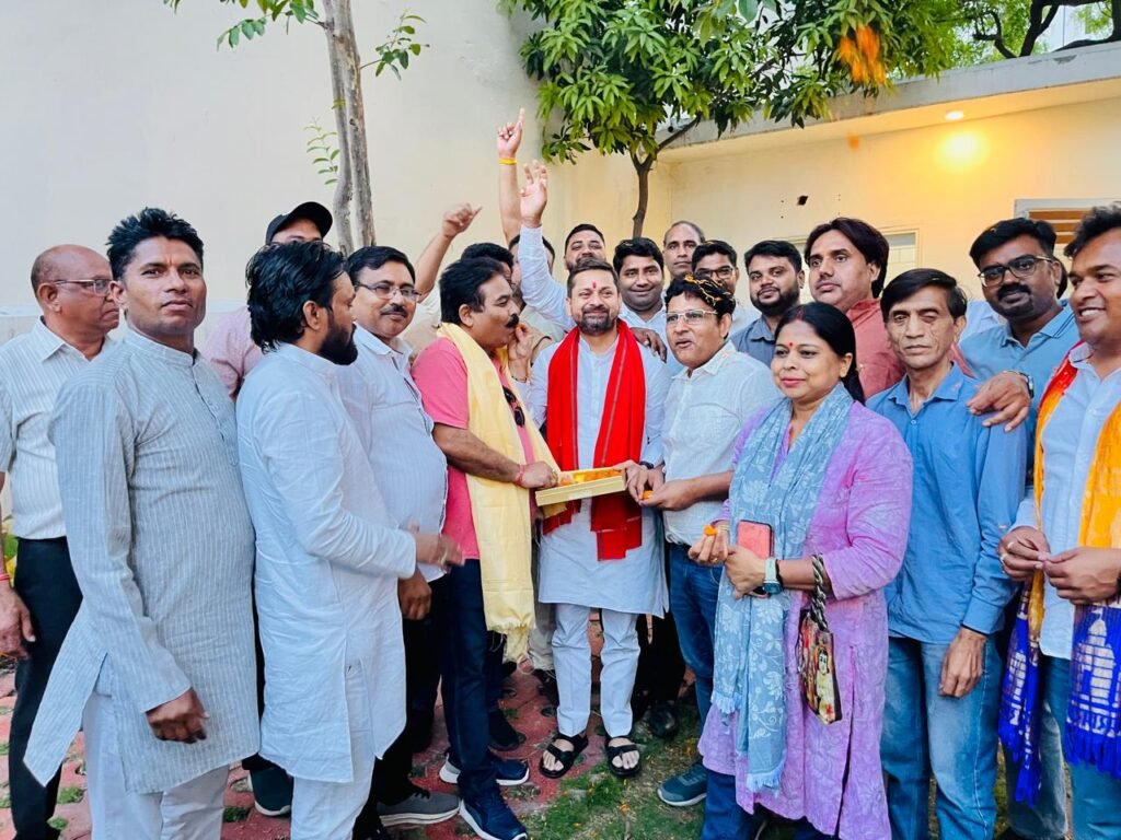 विधानसभा चुनावों में ऐतिहासिक जीत पर ग्रेटर नोएडा मंडल कार्यालय में  भाजपा का विजय उत्सव 