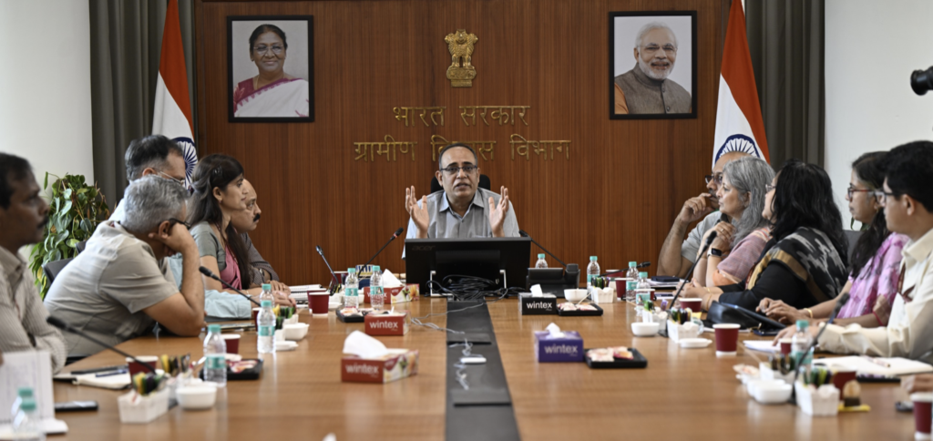 विकसित भारत–रोजगार एवं आजीविका मिशन (ग्रामीण) के क्रियान्वयन में सहयोग हेतु 100 से अधिक क्षेत्रीय अधिकारियों की तैनाती होगी विकसित भारत–रोजगार एवं आजीविका मिशन (ग्रामीण) के क्रियान्वयन में सहयोग हेतु 100 से अधिक क्षेत्रीय अधिकारियों की तैनाती होगी
