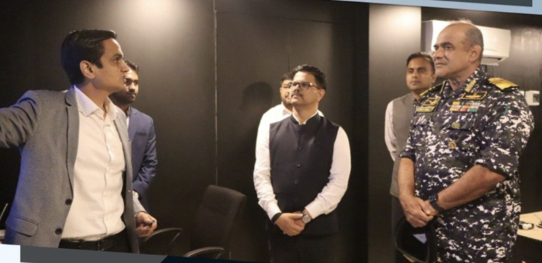 वाइस एडमिरल संजय भल्ला ने VOC Port के डिजिटल ट्विन सेंटर का दौरा किया, एआई-संचालित पोर्ट प्रौद्योगिकियों की समीक्षा की