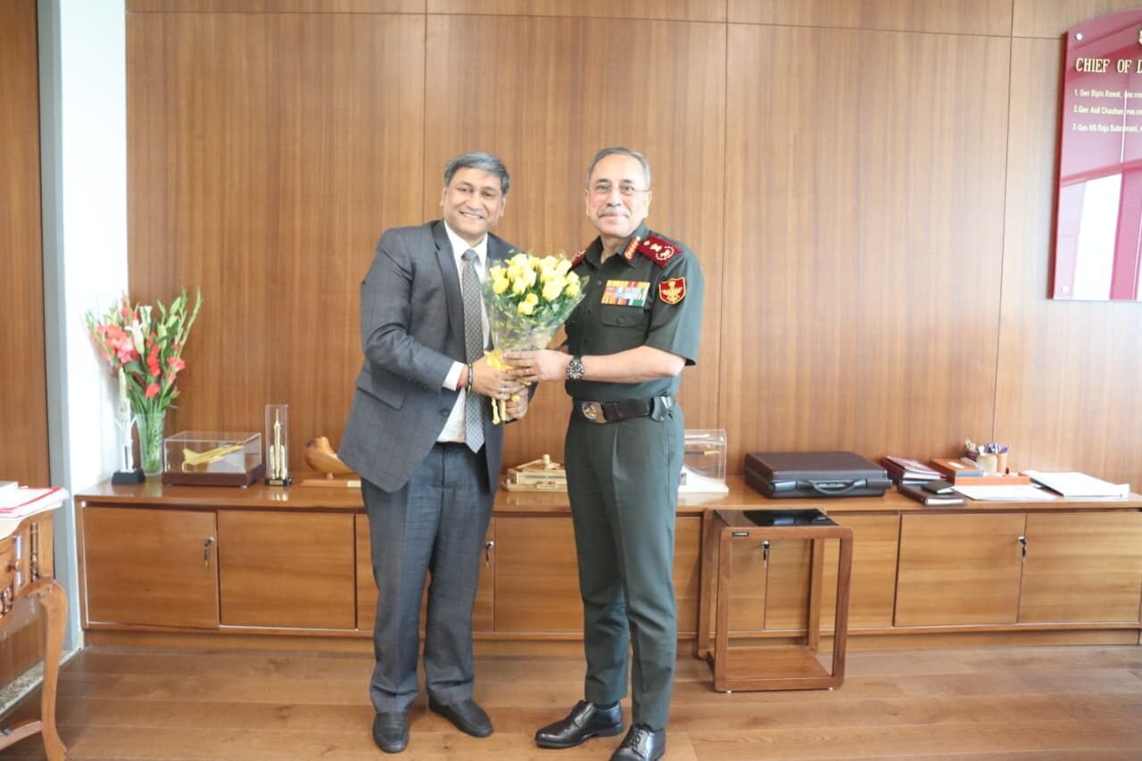 BEML CMD Shantanu Roy with CDS Gen N.S. Raja Subramani