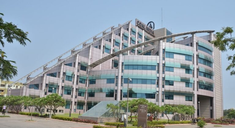 सीसीएल परिवार ने सेवानिवृत्त कर्मियों को दी सम्मानपूर्ण विदाई