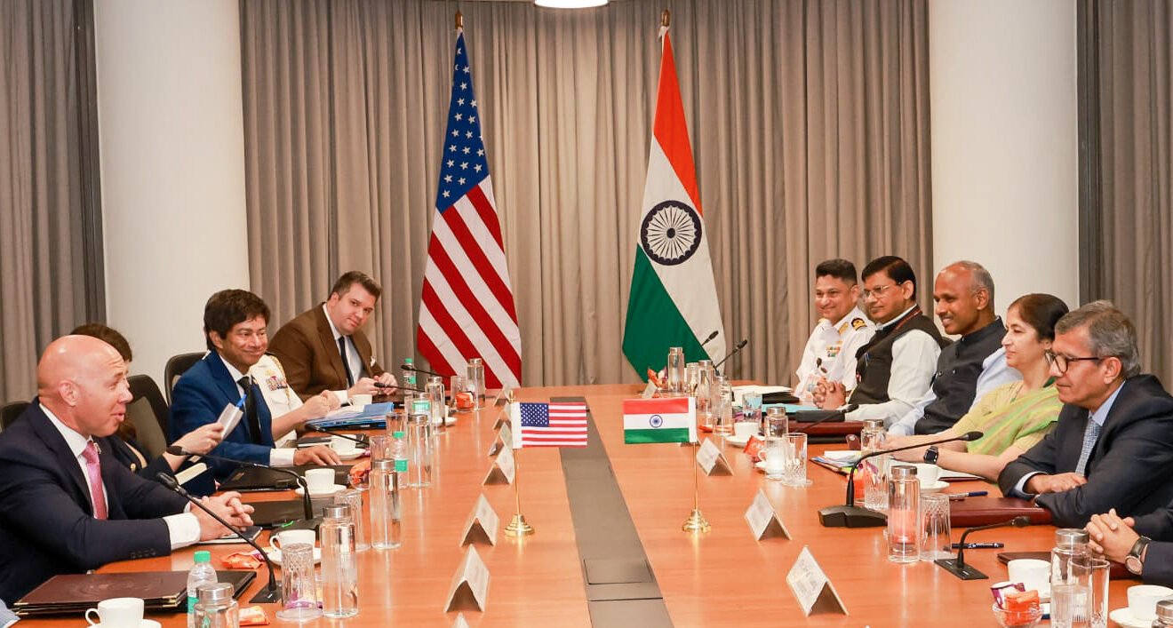 रक्षा सचिव राजेश कुमार सिंह ने रक्षा सहयोग पर चर्चा के लिए अमेरिकी कांग्रेस के प्रतिनिधिमंडल से मुलाकात की
