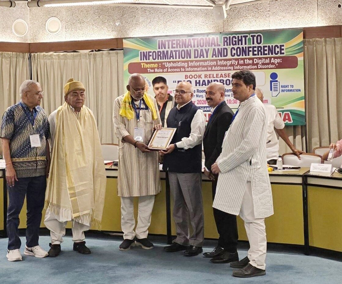 अंतरराष्ट्रीय उच्च शिक्षा उत्कृष्टता पुरस्कार प्राप्त करते कुलपति प्रो. टंकेशवर कुमार