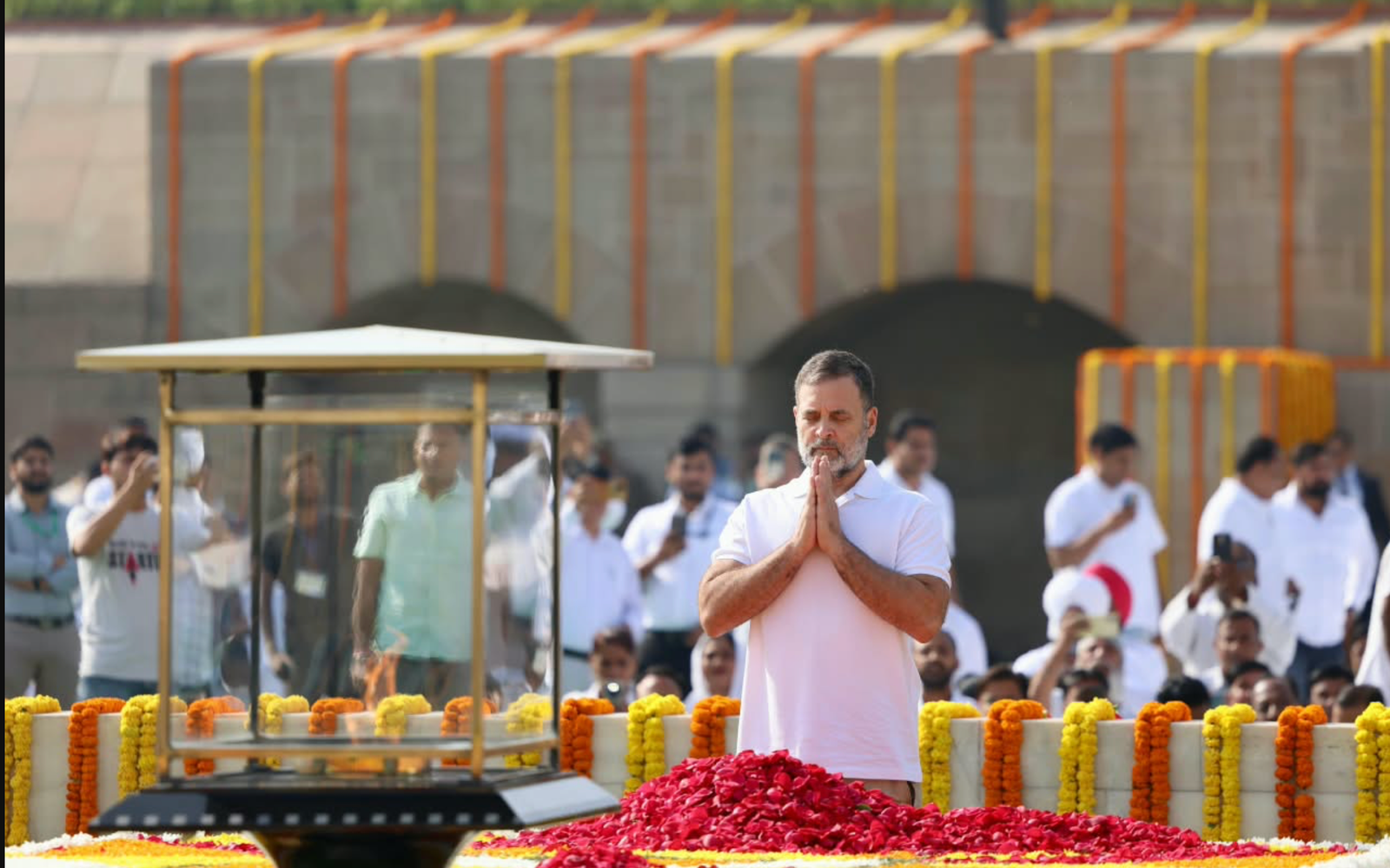 Congress Leader Rahul Gandhi Pays Tribute to Mahatma Gandhi at Raj Ghat, New Delhi